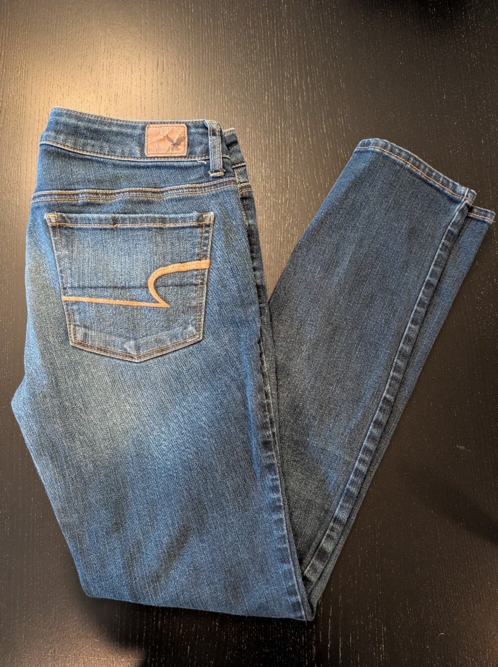 American Eagle Outfitters Women's Dark Blue Skinny Jeans with Tan Stitching